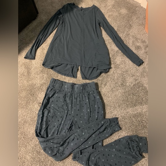 Pajama set - Picture 2 of 2